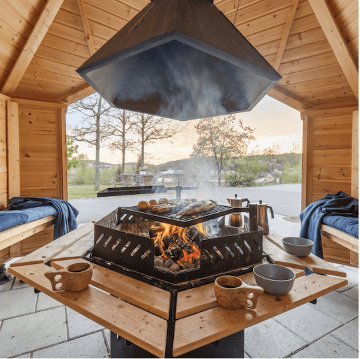 Gapahuk / Shelter 10 m2 Royal med grill og bænke - Buet væg
